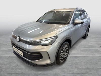 Neu VW Tiguan Life 204 PS (150 kW) 2026 Oyster silver metallic SUV