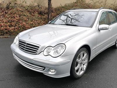 Silber Gebraucht 2005 Mercedes C320 Avantgarde Kombi | 6.490 €