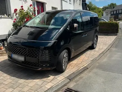 Gebraucht Hyundai Staria 177 PS (130 kW) 2022 Schwarz Van / Kleinbus