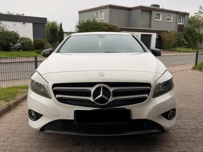 Gebraucht Mercedes 180 122 PS (89 kW) 2013 Weiß Limousine