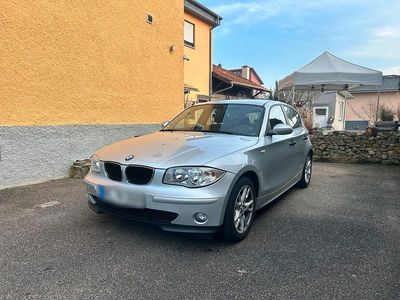 Silber Gebraucht 2006 BMW 118 Advantage Kleinwagen | 9.950 €