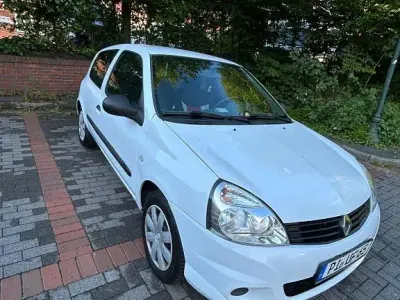 Gebraucht Renault Clio II Dynamique 79 PS (58 kW) 2011 Weiß Limousine
