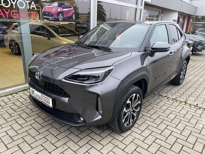 Gebraucht Toyota Yaris Cross Connect Style 116 PS (85 kW) 2023 Marlingrau met. SUV