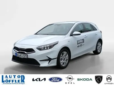 Używany Kia Ceed Vision 140 KM (102 kW) 2025 Biały Hatchback
