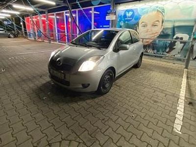 Gebraucht Toyota Yaris 69 PS (50 kW) 2009 Silber Kleinwagen