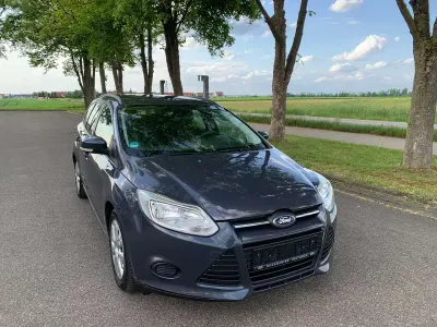 Gebraucht Ford Focus Trend 116 PS (85 kW) 2011 Midnight skygrau metallic Kombi