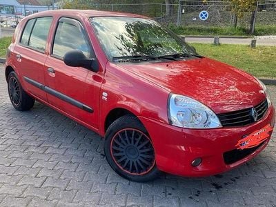 Second-hand Renault Clio II 60 CP (44 kW) 2009 Roșu Hatchback
