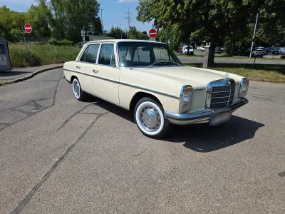 Gebraucht Mercedes 200/8 95 PS (69 kW) 1971 Beige Limousine