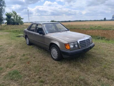 Gebraucht Mercedes E230 132 PS (97 kW) 1987 Braun Limousine