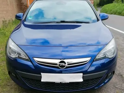 Używany Opel Astra GTC 120 KM (88 kW) 2015 Niebieski Sedan/Limuzyna
