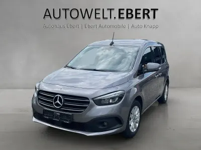 Gebraucht Mercedes T180 Progressive 116 PS (85 kW) 2023 Chromitgrau Van / Kleinbus