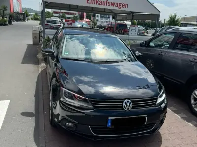 Używany VW Jetta Highline 200 KM (147 kW) 2011 Czarny Sedan/Limuzyna