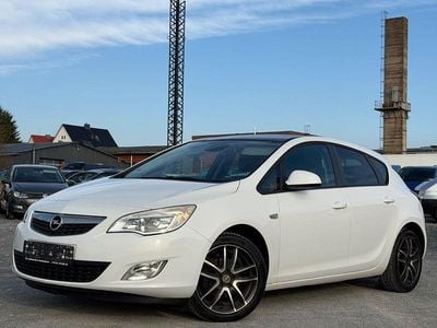 Usata Opel Astra Design Edition 116 CV (85 kW) 2011 Bianco Berlina