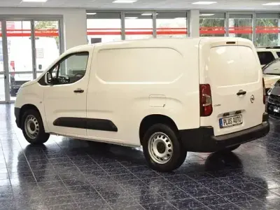 Używany Opel Combo 102 KM (75 kW) 2021 Biały Minivan
