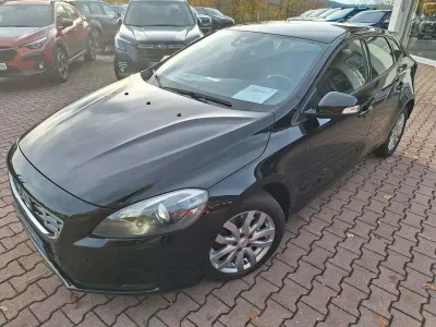 Gebraucht Volvo V40 Linje You! 150 PS (110 kW) 2015 Onyx black Limousine