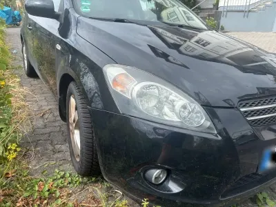 Gebraucht Kia ProCeed 90 PS (66 kW) 2010 Schwarz Kleinwagen
