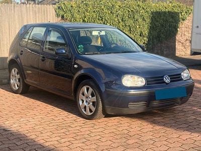 Blau Gebraucht 2002 VW Golf Limousine | 2.850 € (Etwas zu teuer)