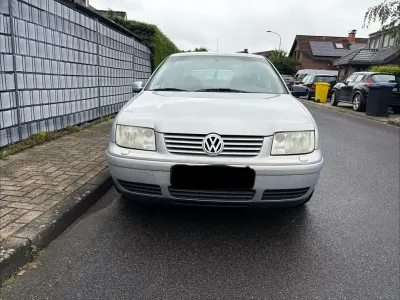 Gebraucht VW Bora Basis 101 PS (74 kW) 1999 Grau Limousine
