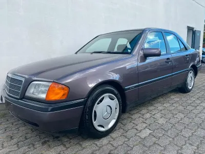 Gebraucht Mercedes C180 Classic 122 PS (89 kW) 1994 Braun Limousine