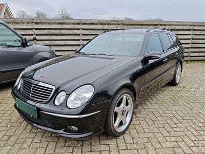 Usata Mercedes E500 Avantgarde 306 CV (225 kW) 2004 Nero Station wagon