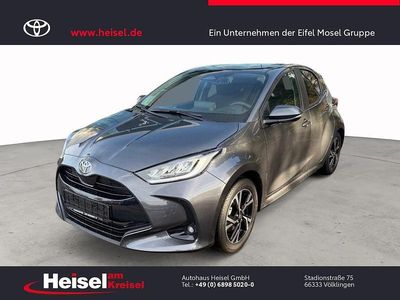 Grau Neu 2025 Toyota Yaris Hybrid Limousine | 29.590 € (Teuer)