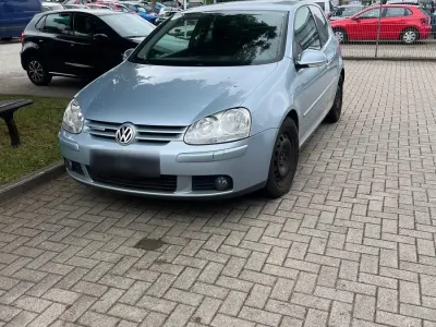 Gebraucht VW Golf V 105 PS (77 kW) 2008 Blau Kleinwagen