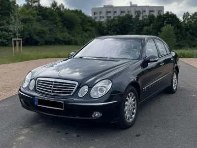 Gebraucht Mercedes E240 Elegance 177 PS (130 kW) 2003 Schwarz Limousine