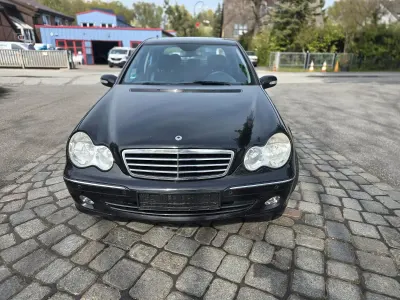 Second-hand Mercedes C200 122 CP (89 kW) 2007 Negru Berlinǎ