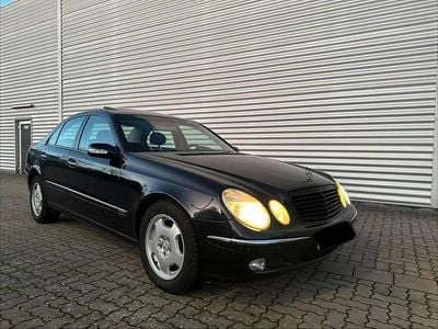 Usata Mercedes E200 163 CV (119 kW) 2003 Blu Berlina