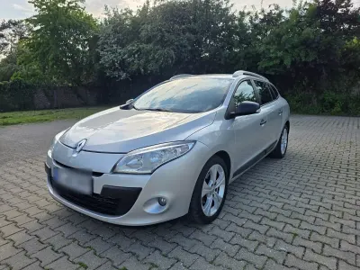 Gebraucht Renault Mégane GrandTour 105 PS (77 kW) 2011 Grau Kombi