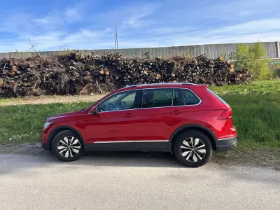 Gebraucht VW Tiguan Move 131 PS (96 kW) 2023 Rot SUV