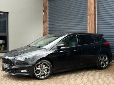 Używany Ford Focus ST 250 KM (183 kW) 2016 Czarny Sedan/Limuzyna