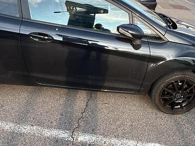 Gebraucht Ford Fiesta 75 PS (55 kW) 2014 Schwarz Kleinwagen