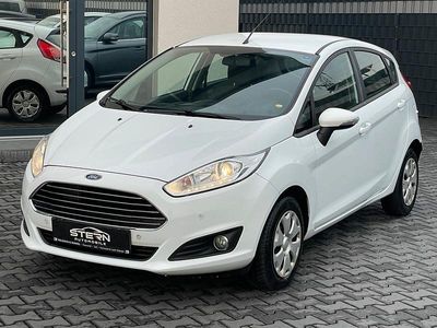 Weiß Gebraucht 2015 Ford Fiesta Titanium Limousine | 6.500 €