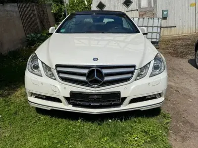 Używany Mercedes E200 184 KM (135 kW) 2010 Biały Kabriolet