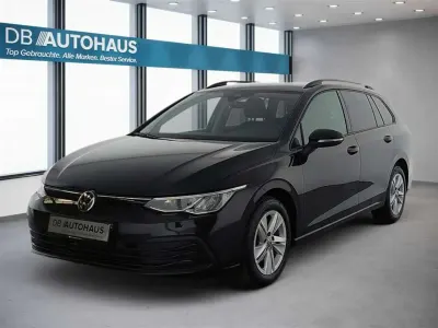 Begagnad VW Golf VIII Life 110 HK (80 kW) 2022 Svart Kombi