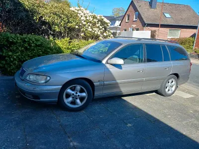 Usado Opel Omega 220 HP (161 kW) 2002 Andere farben Carrinha