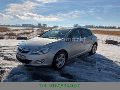 Silber Gebraucht 2011 Opel Astra Design Edition Limousine | 6.500 € (Fairer Preis)
