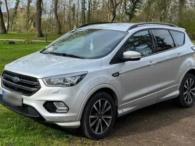 Gebraucht Ford Kuga 150 PS (110 kW) 2019 Silber SUV