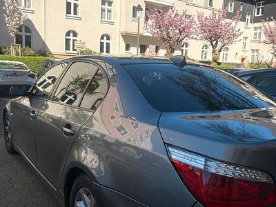 Gebraucht BMW 523 190 PS (139 kW) 2007 Silber Limousine