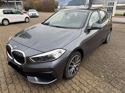 Mineralgrau met. Gebraucht 2020 BMW 118 Advantage Kleinwagen | 18.900 € (Fairer Preis)