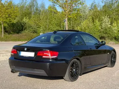 Gebraucht BMW 325 M Sport 218 PS (160 kW) 2011 Schwarz Coupé