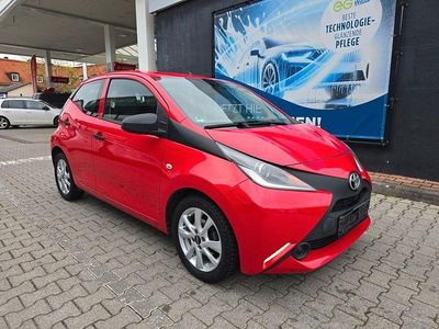 Gebraucht Toyota Aygo 69 PS (50 kW) 2016 Rot Kleinwagen