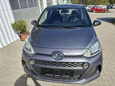Gebraucht Hyundai i10 Classic 67 PS (49 kW) 2017 Star dust / met Kleinwagen