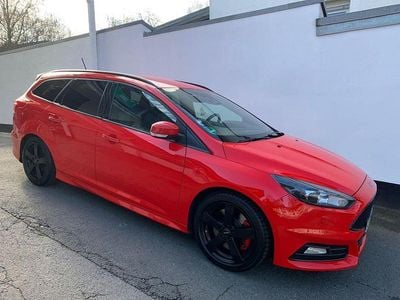 Gebraucht Ford Focus Sport 250 PS (183 kW) 2017 Rot Limousine
