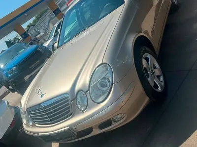 Gebraucht Mercedes E220 150 PS (110 kW) 2004 Gold Limousine