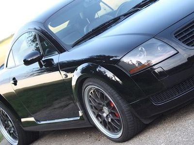 Second-hand Audi TT Exclusive 330 CP (242 kW) 1999 Negru Coupe