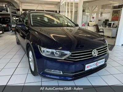 Gebraucht VW Passat Comfortline 150 PS (110 kW) 2018 Blau Kombi