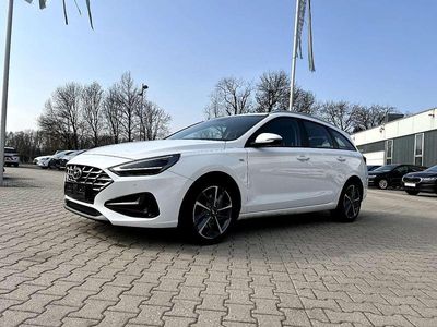 Gebraucht Hyundai i30 Trend 160 PS (117 kW) 2022 Atlas white metallic Kombi