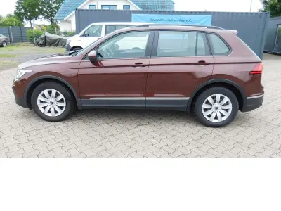 Gebraucht VW Tiguan Trendline 150 PS (110 kW) 2021 Gingerbrownmet (braun)braun SUV